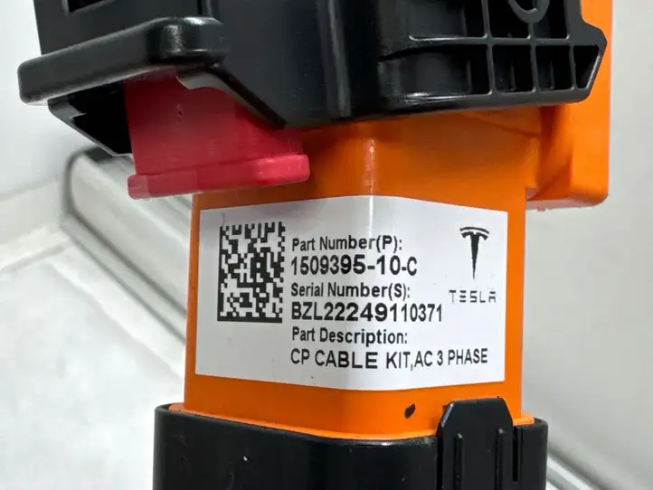 Tesla Model Y (2019 - 2024) 149037420D Зарядный разъем электромобиля — фото 5