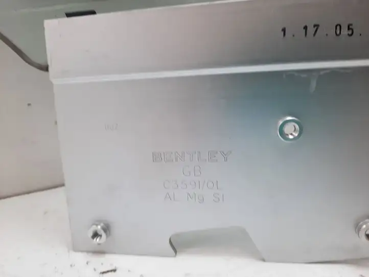 Bentley Continental (2003 - 2017)  3W8845297D Заднее боковое стекло кузова