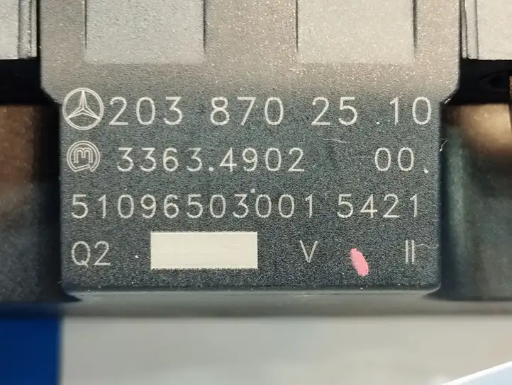Mercedes-Benz C W203 (2000 - 2007) A2038702510 Блок кнопок на панели — фото 13