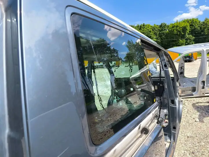 Volkswagen Multivan T5 (2003 - 2015) 43R000010 Заднее боковое стекло — фото 2