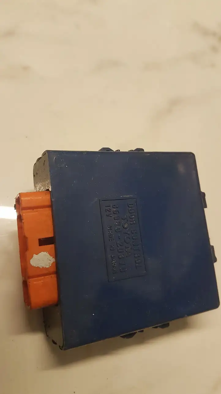 Toyota Celica T230 (1999 - 2006)  8598020370 Другие блоки управления / модули