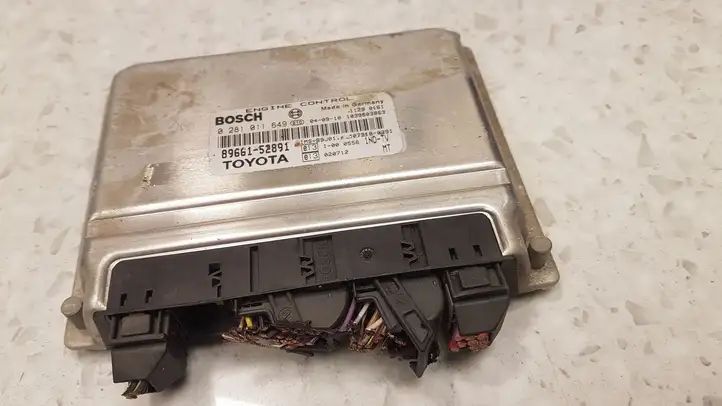 Toyota Yaris (2003 - 2005)  0281011649 Блок управления двигателя