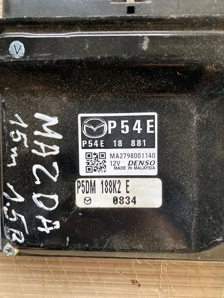 Mazda 2 (2014 - 2019) P54E18881 Блок управления двигателем (ЭБУ) — фото 2