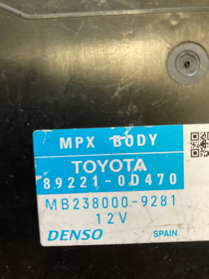 Toyota Yaris (2014 - 2019) 892210D470 Прочие блоки управления — фото 3