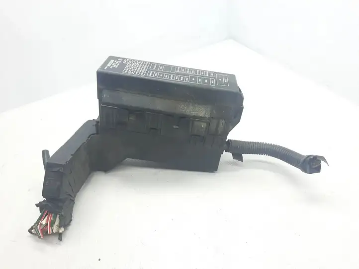 Nissan Almera Tino (2000 - 2003) 71543266 Блок монтирования реле — фото 1