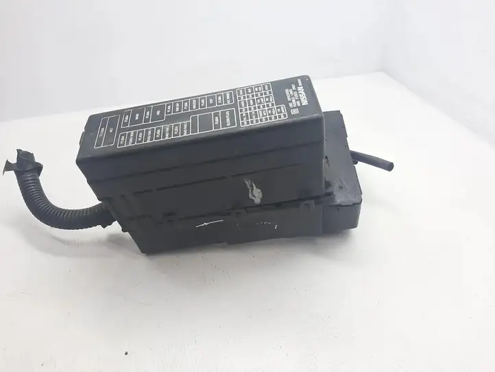 Nissan Almera Tino (2000 - 2003) 71543266 Блок монтирования реле — фото 2