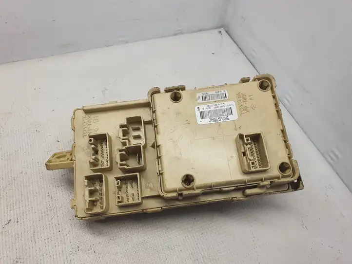Toyota Avensis T250 (2006 - 2009) 82641 Блок монтирования реле — фото 2