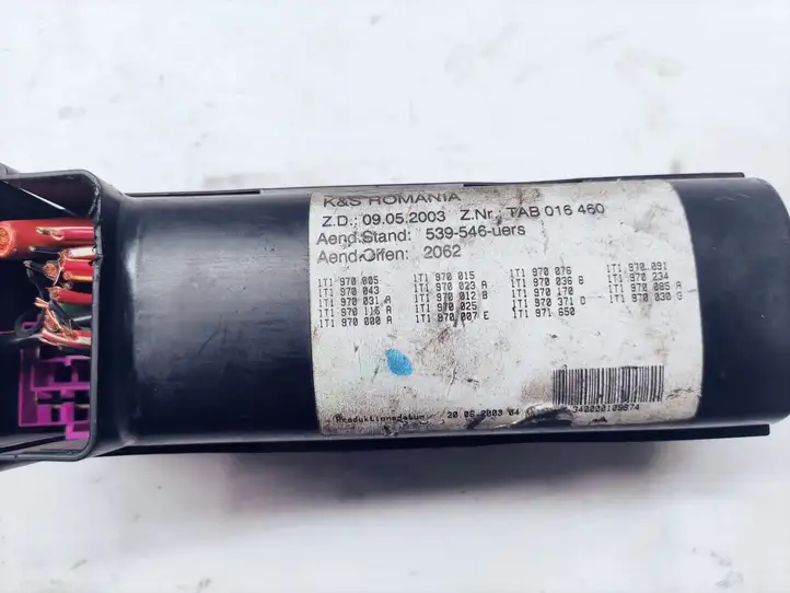 Volkswagen Touran I (2003 - 2010)  1T1970005 Блок монтирования реле