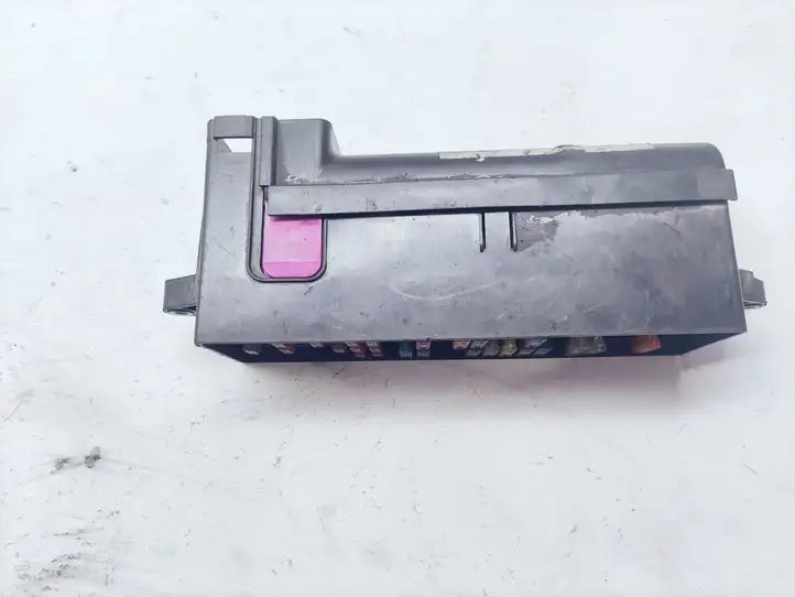 Volkswagen Touran I (2003 - 2010)  1T1970005 Блок монтирования реле