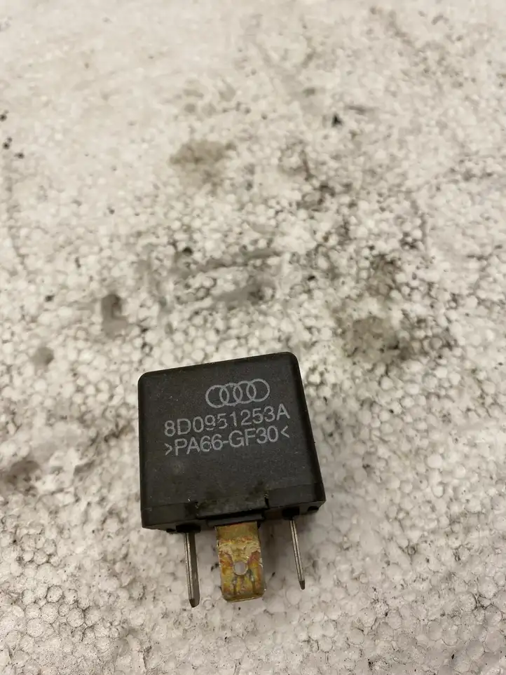 Volkswagen PASSAT B5.5 (2001 - 2005) 8D0951253A Реле аварийных фонарей — фото 3