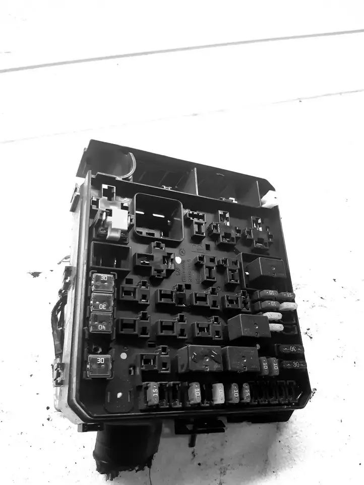 Mitsubishi Outlander (2007 - 2012) PA66PPE Блок монтирования реле — фото 1