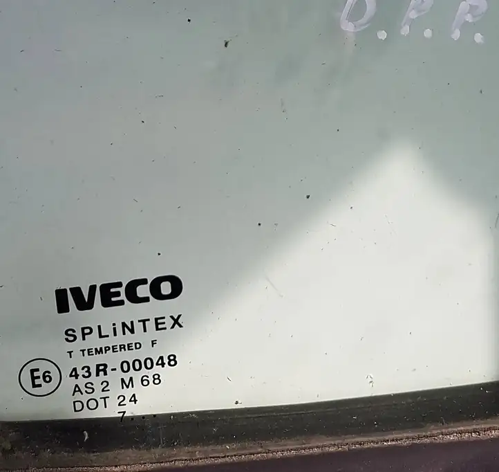Iveco Daily Daily 35 - 40.10 (2001 - 2016) 7700351236 Треугольное стекло передней двери — фото 2