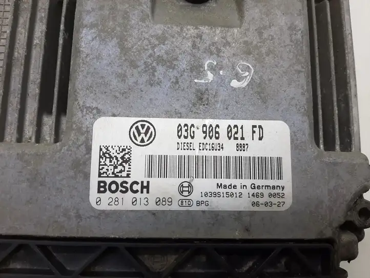 Volkswagen Golf V (2003 - 2009)  03G906021FD Блок управления двигателя