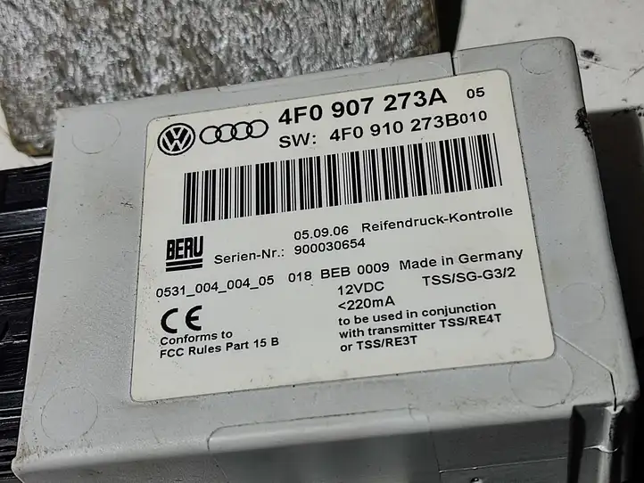 Audi A8 S8 D3 4E (2007 - 2010) 4F0907273A Прочие блоки управления — фото 2