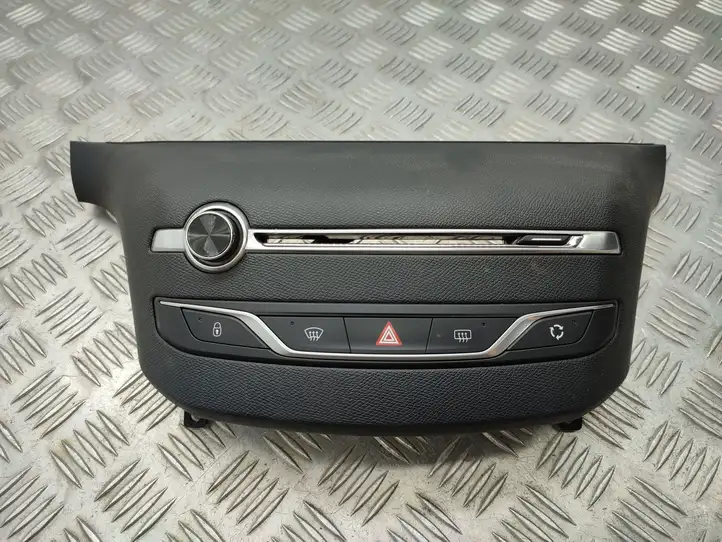 Peugeot 308 (2013 - 2021) 96777664ZD Блок кнопок на панели — фото 1