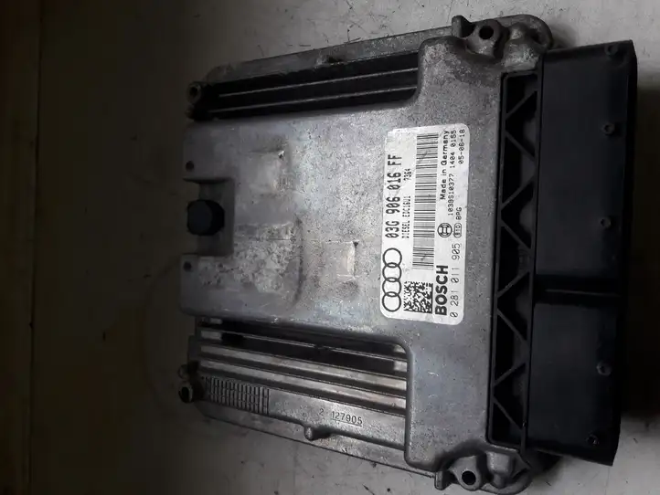 Audi A3/S3 8P (2004 - 2008)  0281011905 Блок управления двигателя