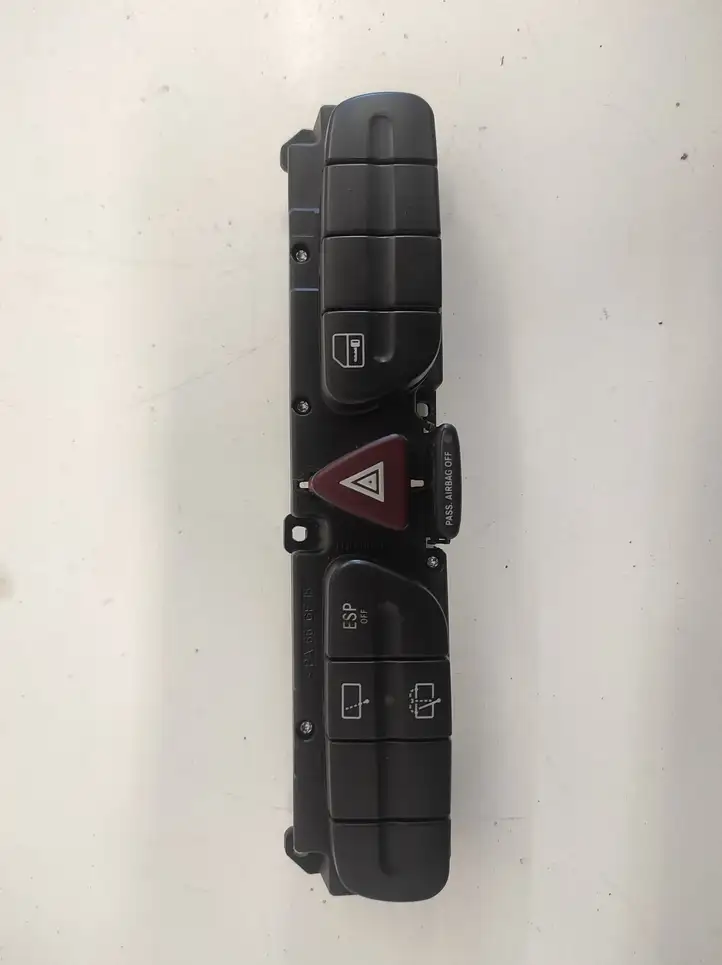 Mercedes-Benz C W203 (2000 - 2007) 2038219279 Блок кнопок на панели — фото 1