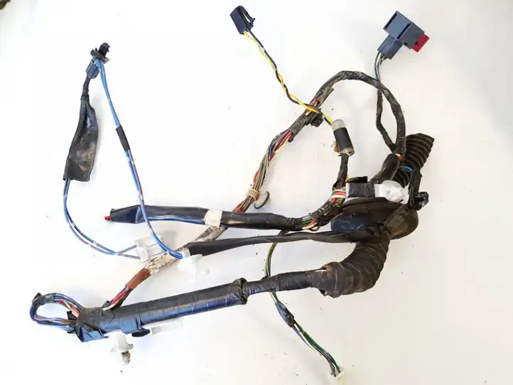 Toyota Avensis T220 (2000 - 2003) 8215305170 Прочая электропроводка — фото 1