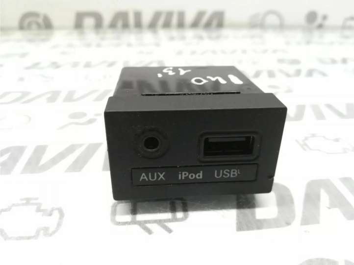 961203Z1004 Hyundai i40 USB jungtis