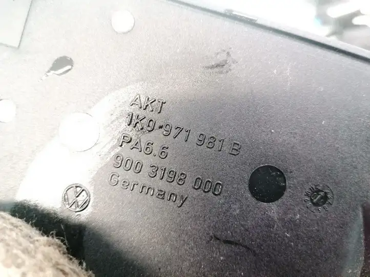 Audi A3/S3 8P (2003 - 2005) 1K0971981B Прочие детали салона — фото 3