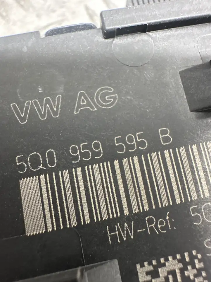 Audi A3/S3 8V (2012 - 2016) 5Q0959595B Блок управления дверью — фото 3
