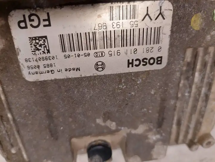 Opel Vectra (2002 - 2005)  55193967 Блок управления двигателя