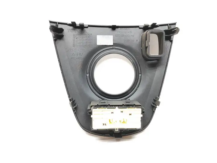 Toyota Auris 150 (2006 - 2012) 5882102410 Прочие детали салона — фото 2