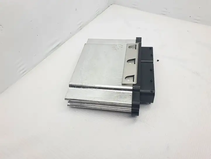 Seat Leon (5F) (2012 - 2019)  04E907309BL Блок управления двигателя