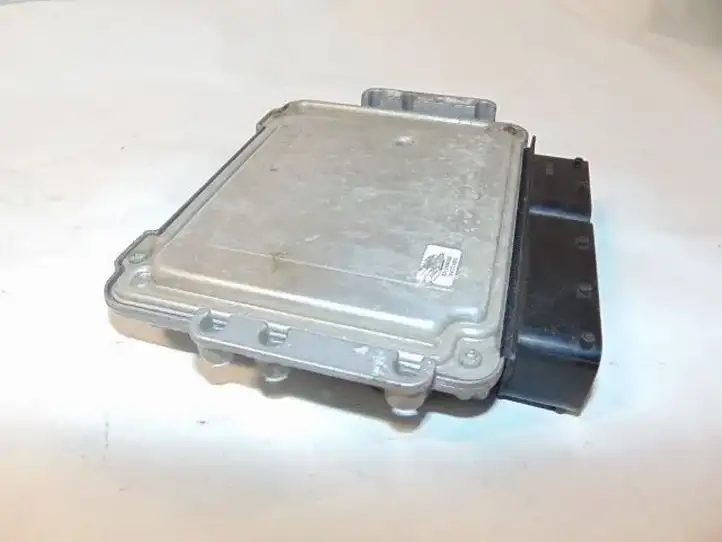 Opel Zafira (1999 - 2003)  0281013593 Блок управления двигателя