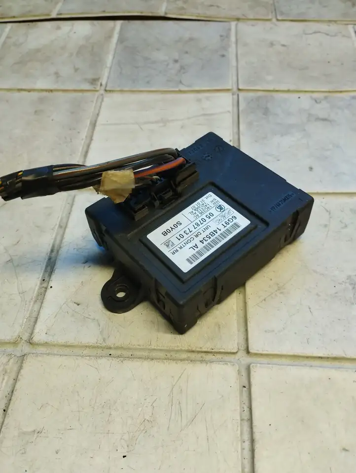 Ford S-Max (2006 - 2010)  6G9T14B534AL Блок управления дверью
