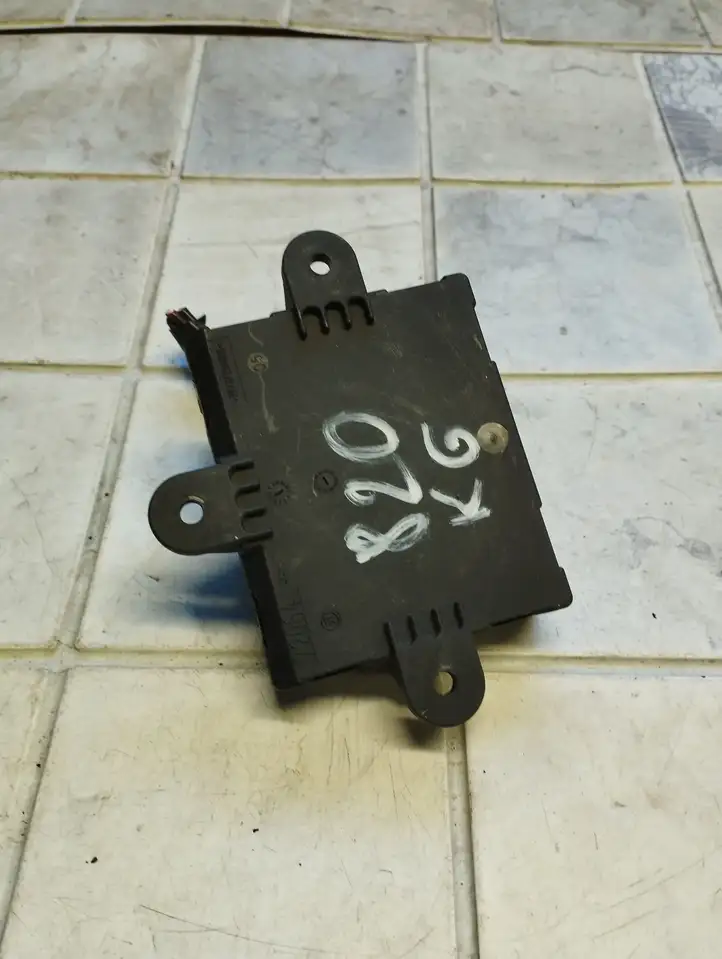 Ford S-Max (2006 - 2010)  6G9T14B534AL Блок управления дверью