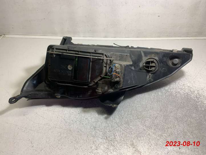 Ford Focus (1998 - 2004)  2M5113W029BE Передняя фара