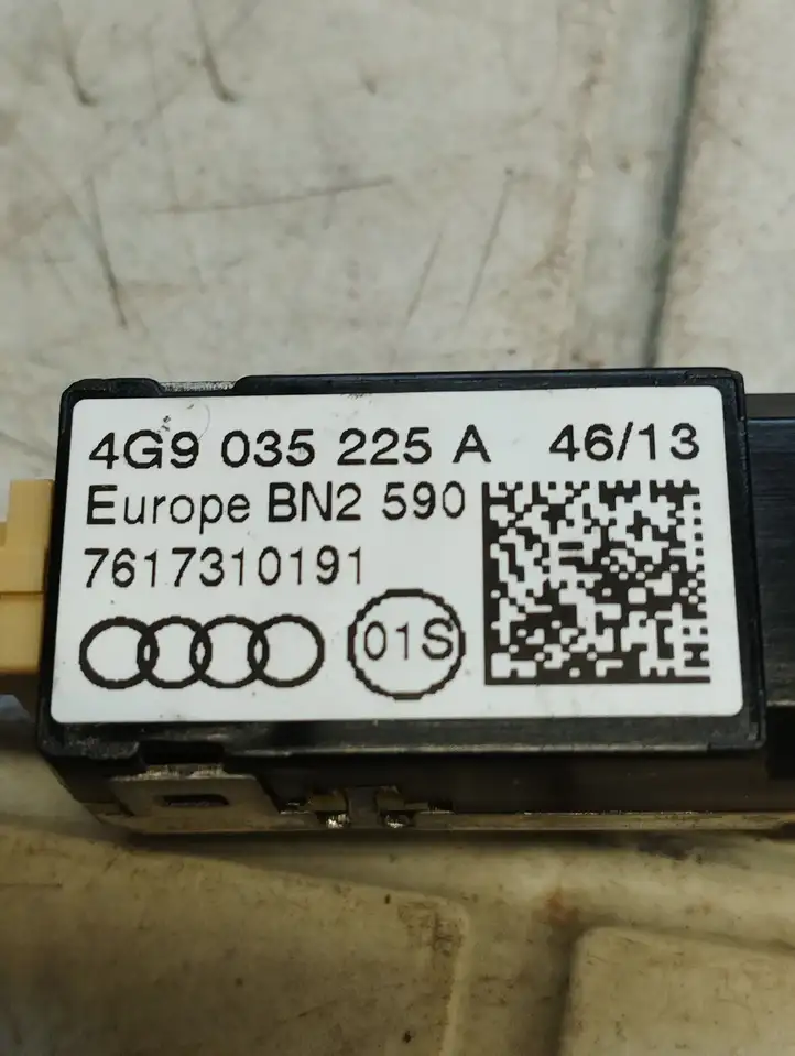 Audi A6 C7 (2011 - 2014) 4G9035225A Усилитель антенны — фото 1