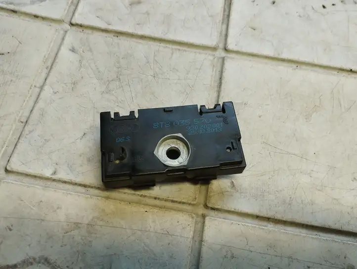 Audi A6 (2011 - 2014)  8T8035570 Усилитель антенны