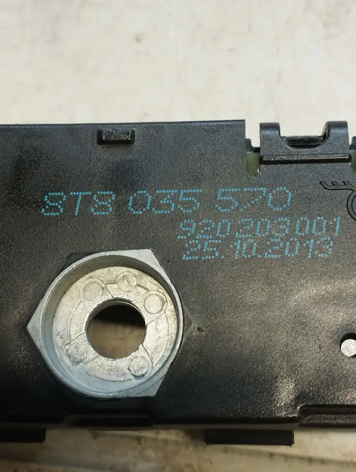 Audi A6 (2011 - 2014)  8T8035570 Усилитель антенны