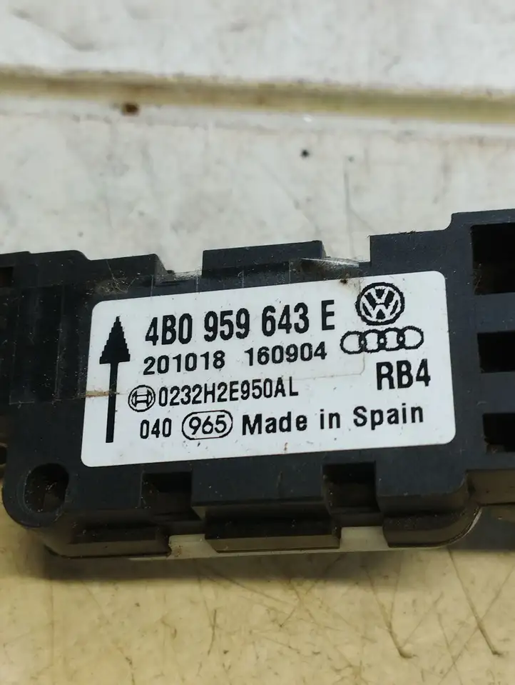 Volkswagen Touareg I (2002 - 2010) 4B0959643E Датчик удара SRS — фото 2