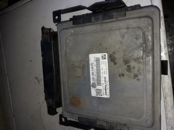 Volkswagen PASSAT B6 (2005 - 2010)  5WP45614AA Блок управления двигателя