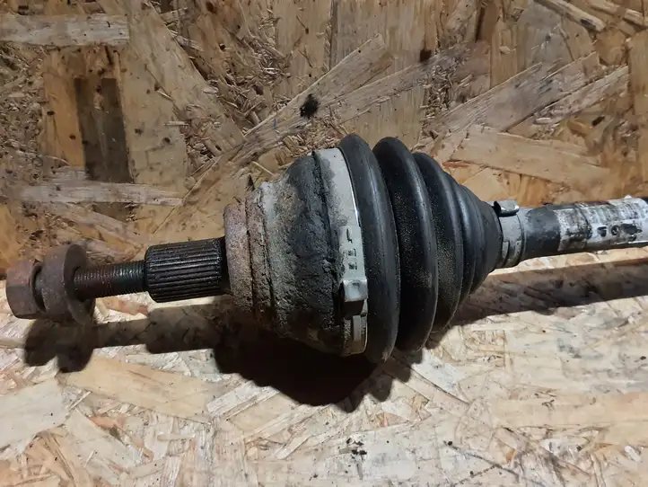 Volkswagen PASSAT B6 (2005 - 2010)   Передняя полуось