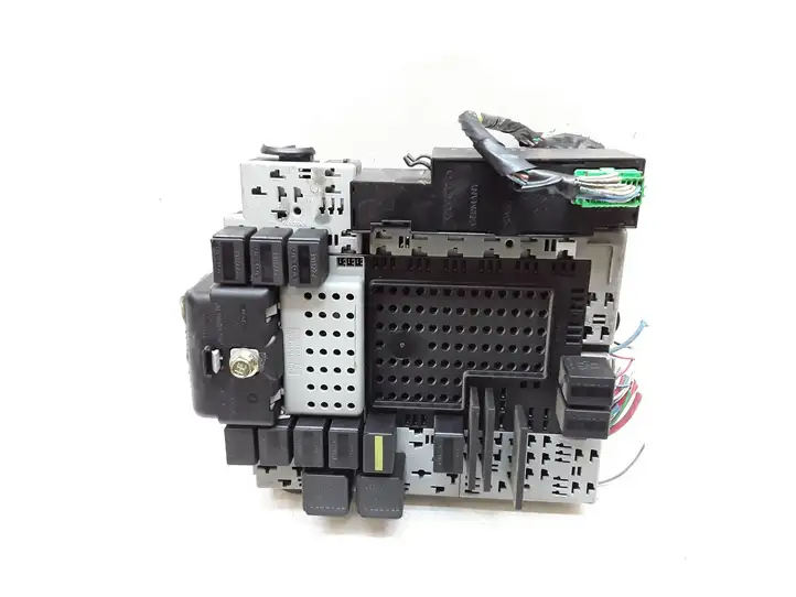 Volvo S60 (2000 - 2004)  8688374 Блок предохранителей