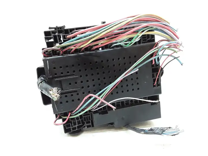 Volvo S60 (2000 - 2004)  8688374 Блок предохранителей