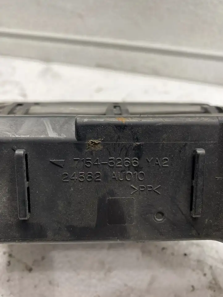 Nissan X-Trail T30 (2001 - 2007) 71543266 Блок монтирования реле — фото 2