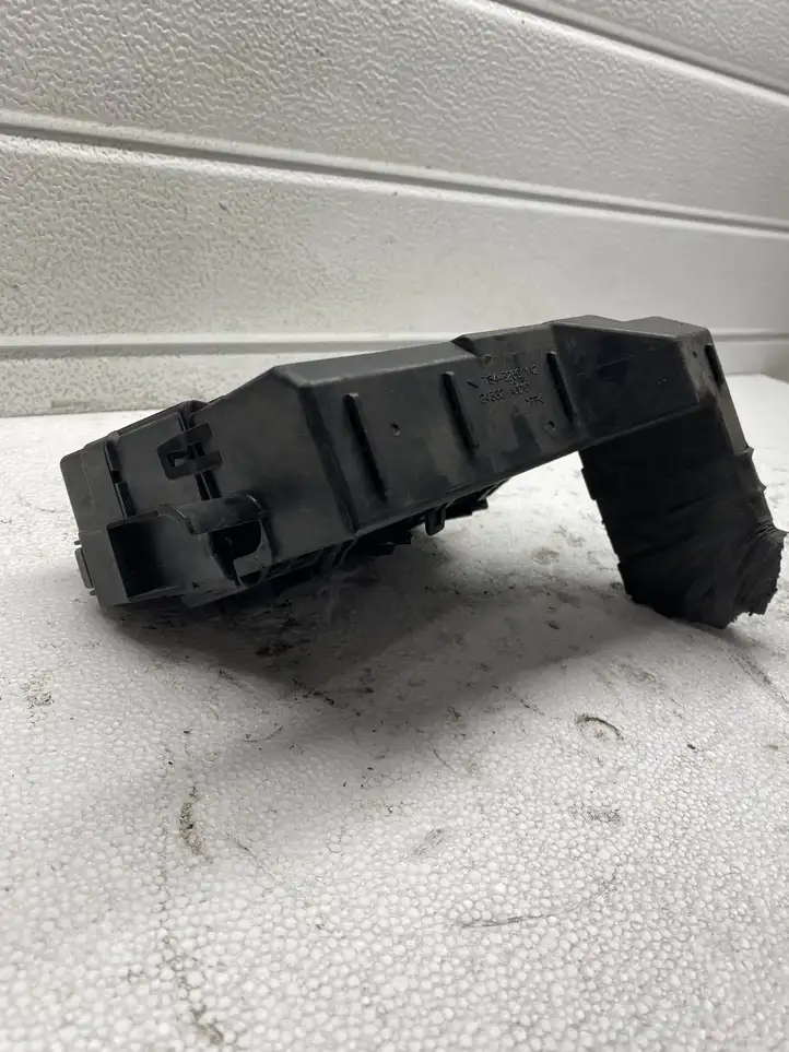 Nissan X-Trail T30 (2001 - 2007) 71543266 Блок монтирования реле — фото 3