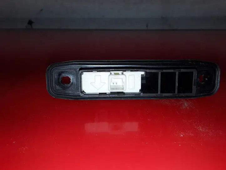 Toyota Verso (2009 - 2012)  0505B18 Включатель закрытия задней крышки
