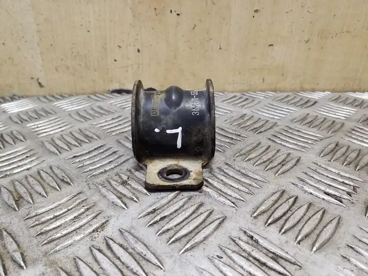 Ford Kuga I (2008 - 2012)  3M515B484AE Держатель стойки (передняя)