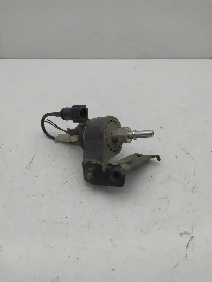 BMW 1 E81 E87 (2004 - 2011) 221000500400 Топливный насос Webasto — фото 1