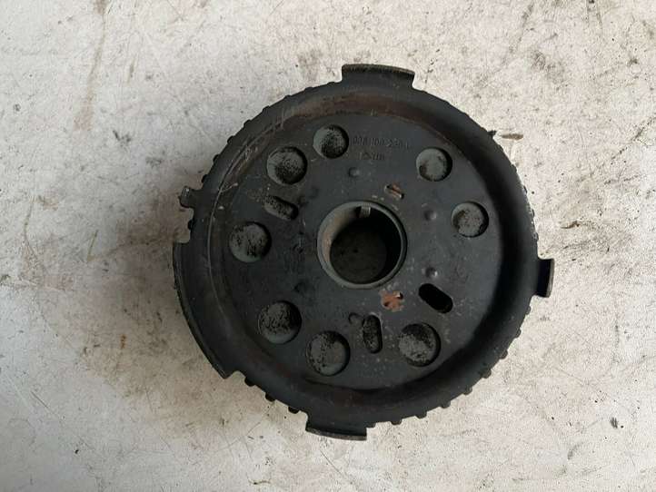 Audi A4 (2000 - 2006)  038109111E Шкив распределительного вала / ванус