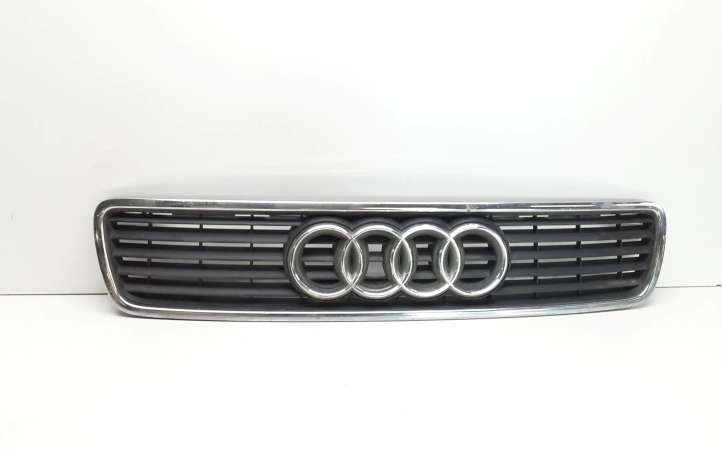 8D0853651J Audi A4 S4 B5 8D Grotelės priekinės