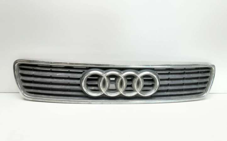 8D0853651J Audi A4 S4 B5 8D Grotelės priekinės