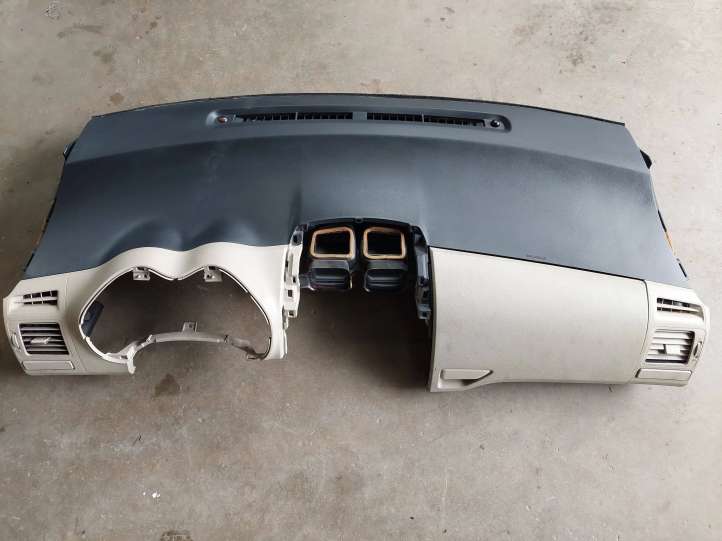 5530242010 Toyota Auris 150 Panelė