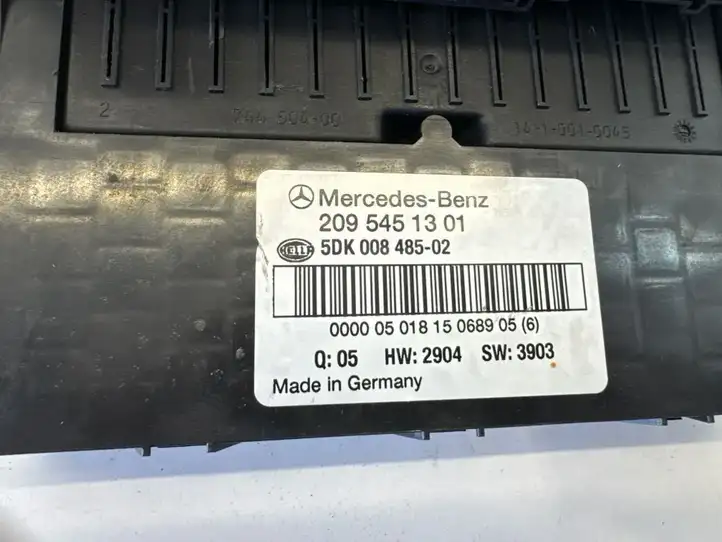 Mercedes-Benz C W203 (2000 - 2007) 2095451301 Блок предохранителей (комплект) — фото 4